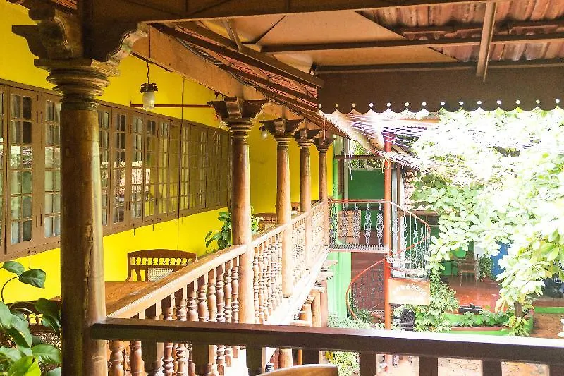 Rossitta Wood Castle Bed and Breakfast Kochi 3*,